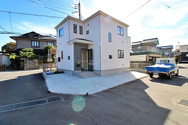 【現地外観写真】住宅性能評価で耐震等級３（最高等級）を取得！お客様を守る大切な住宅だからこそ、第三者の検査を受けて安心して住んでいただける住宅をご案内させて頂きます。その頑丈さを、ぜひ現地にてご体感くださいませ。