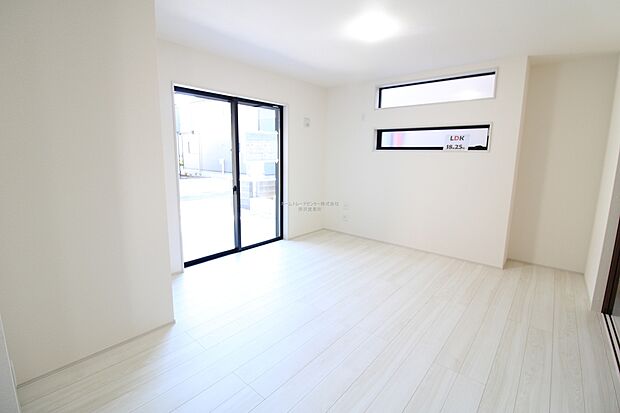 【リビング】『LDKは家族だんらんをデザイン』家族が集まり一緒の時間がすごせる工夫がされております。何気ない一日のひとコマが何者にも代えがたい宝物になることでしょう♪