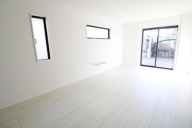 【リビング】『LDKは家族だんらんをデザイン』家族が集まり一緒の時間がすごせる工夫がされております。何気ない一日のひとコマが何者にも代えがたい宝物になることでしょう♪