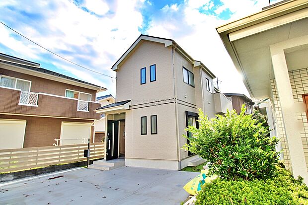 【現地外観写真】住宅性能評価で耐震等級３（最高等級）を取得！お客様を守る大切な住宅だからこそ、第三者の検査を受けて安心して住んでいただける住宅をご案内させて頂きます。その頑丈さを、ぜひ現地にてご体感くださいませ。