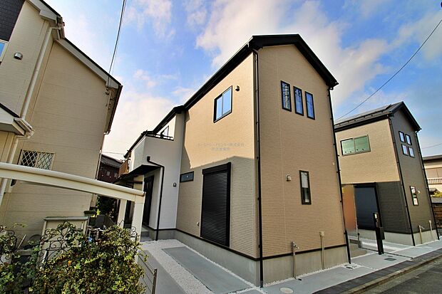 【現地外観写真】『２号棟』
住宅性能評価で耐震等級３（最高等級）を取得！お客様を守る大切な住宅だからこそ、第三者の検査を受けて安心して住んでいただける住宅をご案内させて頂きます。