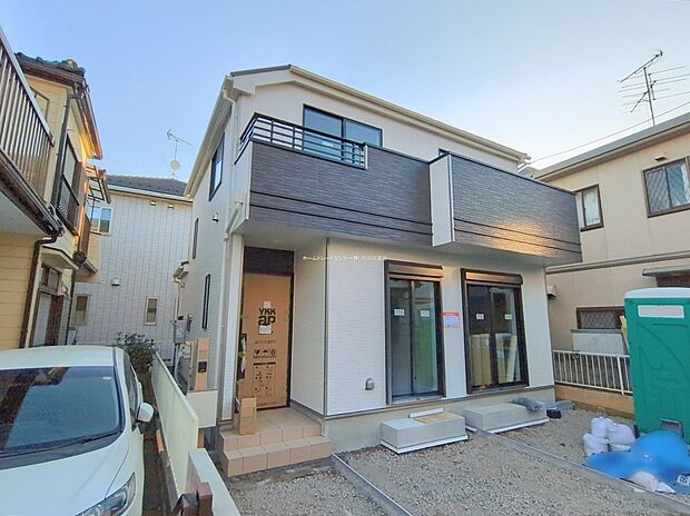 【現地外観写真】『A号棟』
住宅性能評価で耐震等級３（最高等級）を取得！お客様を守る大切な住宅だからこそ、第三者の検査を受けて安心して住んでいただける住宅をご案内させて頂きます。