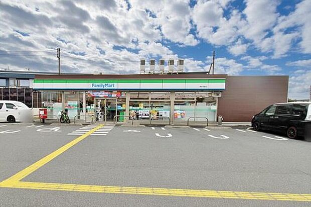 ファミリーマート飯能双柳店（約496m）