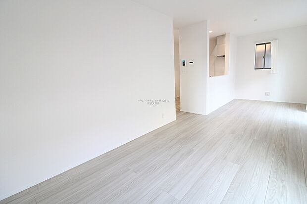 【リビング】『LDKは家族だんらんをデザイン』家族が集まり一緒の時間がすごせる工夫がされております。何気ない一日のひとコマが何者にも代えがたい宝物になることでしょう♪