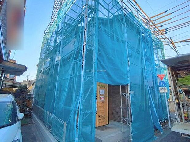 【現地外観写真】『A号棟』
住宅性能評価で耐震等級３（最高等級）を取得！お客様を守る大切な住宅だからこそ、第三者の検査を受けて安心して住んでいただける住宅をご案内させて頂きます。