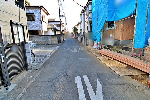 【前面道路含む現地写真】『A号棟』
ひとたび扉を開けばそこに待っているのは上質な空間とマイホームでの新生活をイメージさせる優雅なひととき。「この家なら…」ではなく「ここに住みたい♪」と思う感動をお届けいたします。