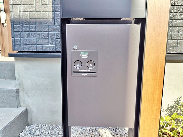 【【宅配BOX】】戸建用の宅配ボックスを設置。通販でのお買い物などお荷物が届く予定があっても時間を気にせず外出できるので大変便利です。