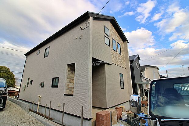 【現地外観写真】『１号棟』
今日も、明日も、この街で、きっと家族がしあわせになる物語が描かれていくはずです。毎日の何気ない『いってきます』『ただいま』に幸せを感じられる、そんな住まいを。