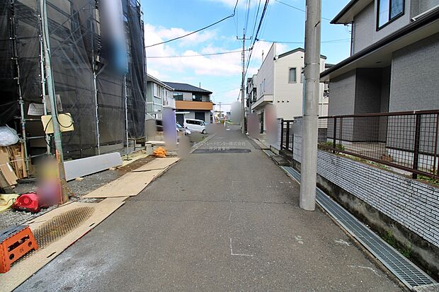 【前面道路含む現地写真】『A号棟』
ひとたび扉を開けばそこに待っているのは上質な空間とマイホームでの新生活をイメージさせる優雅なひととき。「この家なら…」ではなく「ここに住みたい♪」と思う感動をお届けいたします。