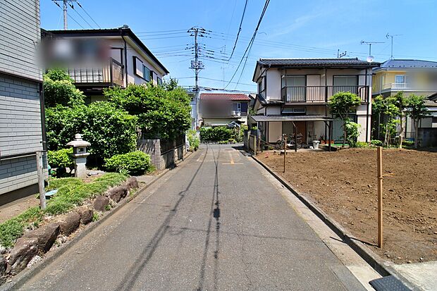 【前面道路含む現地写真】『1号棟』
ひとたび扉を開けばそこに待っているのは上質な空間とマイホームでの新生活をイメージさせる優雅なひととき。「この家なら…」ではなく「ここに住みたい♪」と思う感動をお届けいたします。