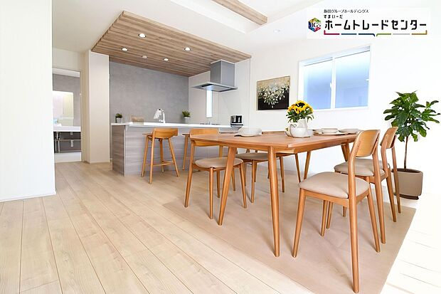 【リビング】スタイリッシュな印象のリビングです。ホームパーティのお客様が増えても、これだけ広いリビングなら大丈夫♪※家具をCGで加工しています。家具付き販売ではございません。