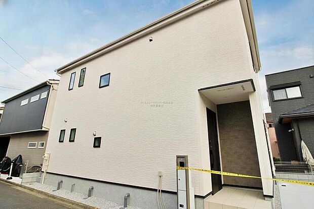 【現地外観写真】『１号棟』
住宅性能評価で耐震等級３（最高等級）を取得！お客様を守る大切な住宅だからこそ、第三者の検査を受けて安心して住んでいただける住宅をご案内させて頂きます。