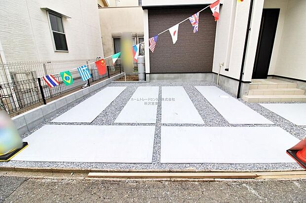 【駐車場】カースペース２台分ございますので、家族分の自転車を駐輪したり、来客用の駐車スペースとしてもお使いいただけます。