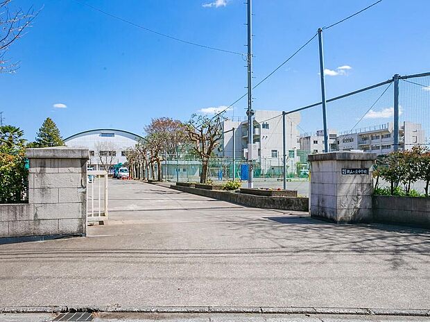 所沢市立狭山ケ丘中学校(約650m)