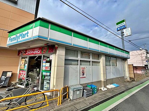 ファミリーマート入曽駅前店(約822m)