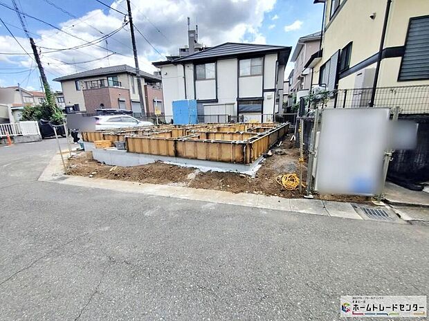 【現地外観写真】『A号棟』住宅性能評価で耐震等級３（最高等級）を取得！お客様を守る大切な住宅だからこそ、第三者の検査を受けて安心して住んでいただける住宅をご案内させて頂きます。