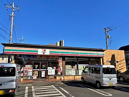 セブンイレブン久米川店 818m (徒歩11分)