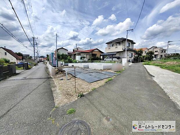 【前面道路含む現地写真】『A号棟』
ひとたび扉を開けばそこに待っているのは上質な空間とマイホームでの新生活をイメージさせる優雅なひととき。「この家なら…」ではなく「ここに住みたい♪」と思う感動をお届けいたします。