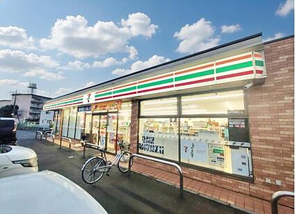 セブンイレブン狭山笹井1丁目店 679m(徒歩9分)