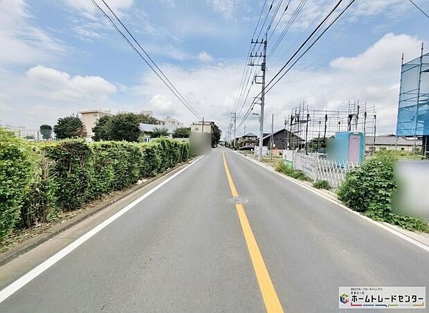【前面道路含む現地写真】ひとたび扉を開けばそこに待っているのは上質な空間とマイホームでの新生活をイメージさせる優雅なひととき。「この家なら…」ではなく「ここに住みたい♪」と思う感動をお届けいたします。