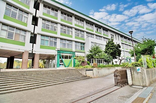 飯能市立加治中学校（約1,200m）