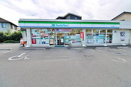 ファミリーマート所沢旭町店 328m (徒歩5分)