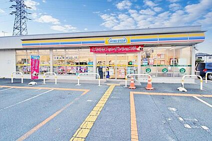ミニストップ所沢上新井店 596ｍ(徒歩8分)