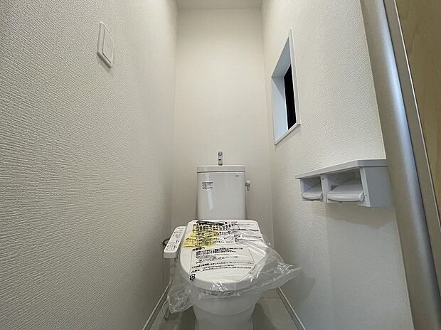 【トイレ】忙しい朝に、心のゆとりを。２ヶ所に設置されたトイレが、スムーズな一日のスタートを約束します。
