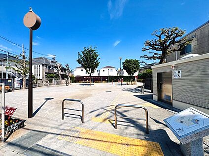 【中野区立若葉公園】 約850ｍ(徒歩11分)