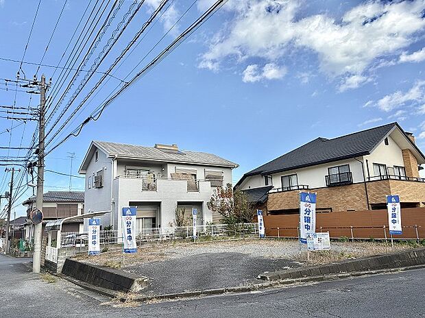 希望のプランニングの入れやすい整形地。道路との段差も少ないため、フラットなアプローチも可能です。