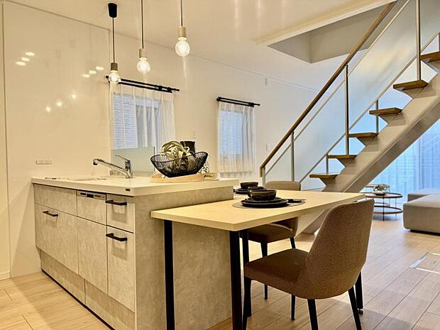 【【D区画】LDK】洗面脱衣室とユーティリティを近くに設け、洗濯動線を短くしました。(2025年4月撮影)