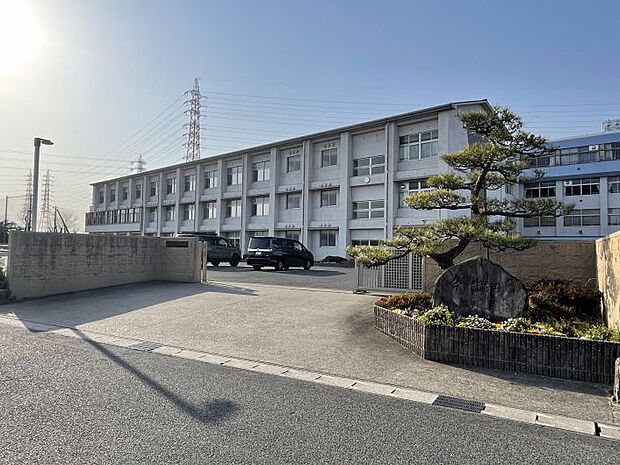 日進西中学校(約2,400m・徒歩30分)