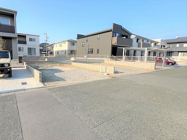 【［分譲地全景写真］】街並みがきれいな閑静な住宅街に位置しております。