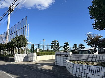 朝日中学校 約2600～2620m(徒歩約33分)