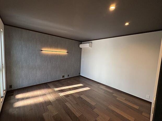 【【D号地】】LDK横のタタミコーナーはキッズコーナーとして活用していただくことができます。格子付でオシャレですね♪(2023年5月撮影)