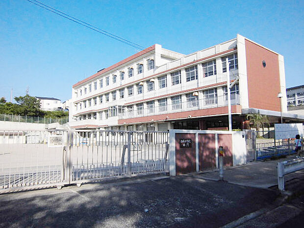 西城小学校