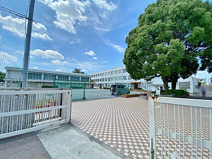 伊勝小学校 約550ｍ(徒歩7分)
