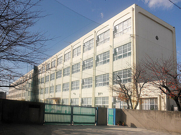北中学校(約1,300m)
