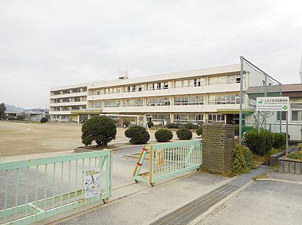 土田小学校 360ｍ