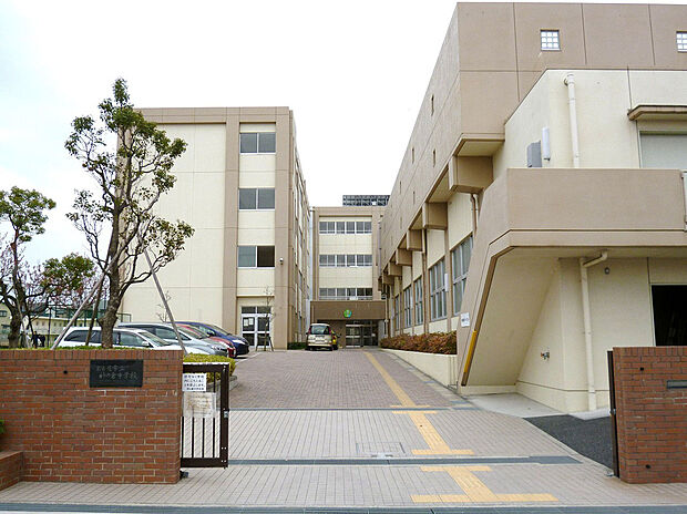 名古屋市立神の倉中学校(約830m)