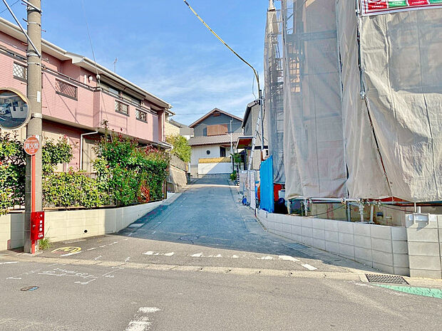 【前面道路】〇●前面道路(撮影2025年12月)●〇
モデル案内も承ります!
アイデムホーム南店は緑区役所から徒歩2分!
水曜日も営業しております!