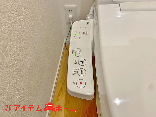 【温水洗浄便座】清潔感のあるトイレです。温水洗浄便座で身体も清潔に。