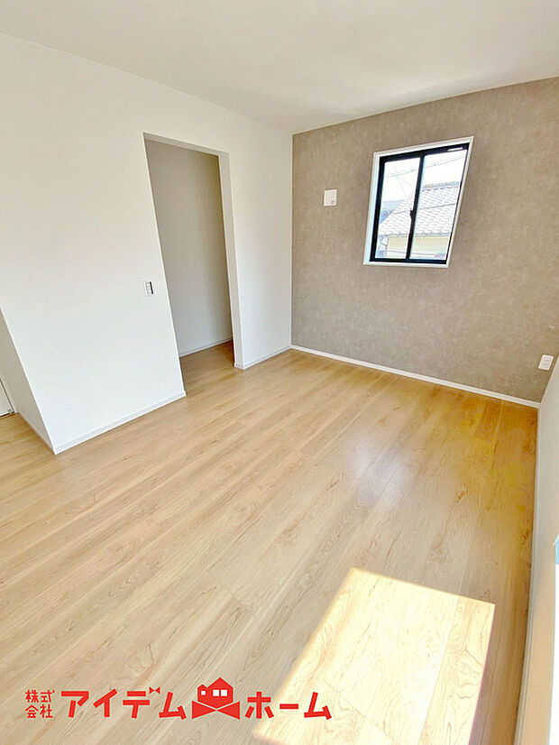 【洋室】家族一人ひとりの大切なプライベート空間。趣味に合わせて使って頂けるようシンプルに仕上げてあります。暮らし心地を大きく左右する収納を、適材適所に配置し使い勝手を考慮しました。