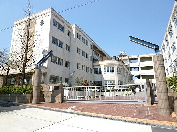 名古屋市立左京山中学校(約1,800m)