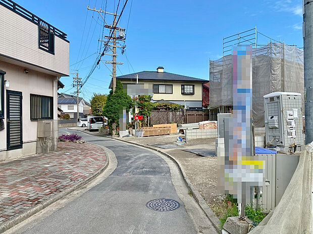 【前面道路】〇●前面道路(撮影2025年11月)●〇
モデル案内も承ります!
アイデムホーム南店は緑区役所から徒歩2分!
水曜日も営業しております!