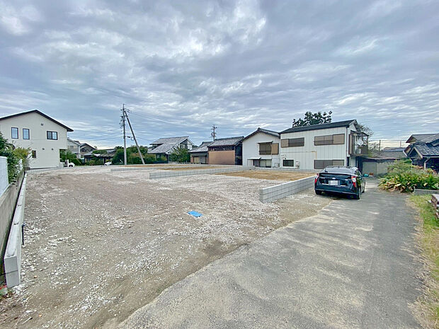 【前面道路】〇●前面道路(撮影2025年11月)●〇
モデル案内も承ります!
アイデムホーム南店は緑区役所から徒歩2分!
水曜日も営業しております!