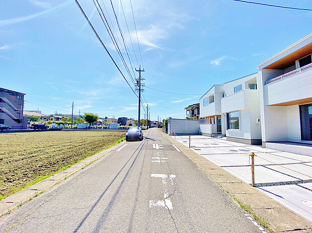 【前面道路】休日、平日問わずお気軽にお問合せください。年末年始以外毎日営業中♪