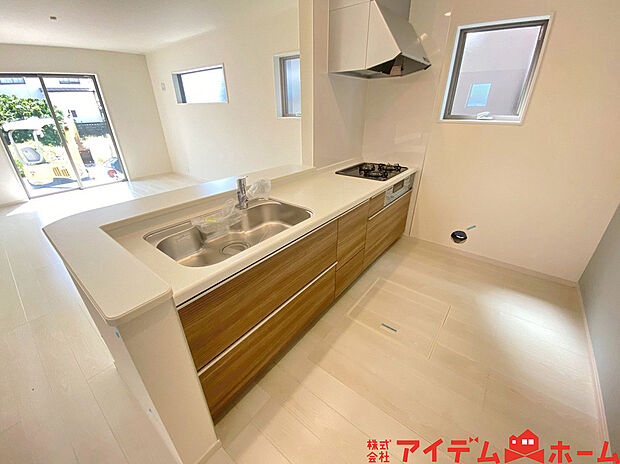 【キッチン】料理をしながら会話が楽しめる対面キッチン!