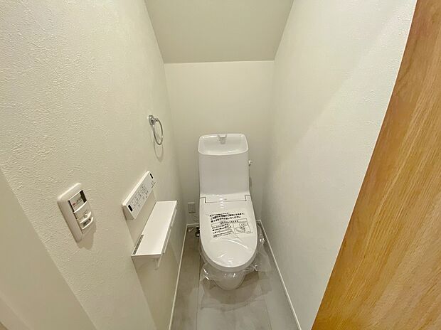 【トイレ】温水洗浄機能付き!