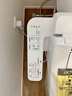同仕様写真　　温水洗浄便座